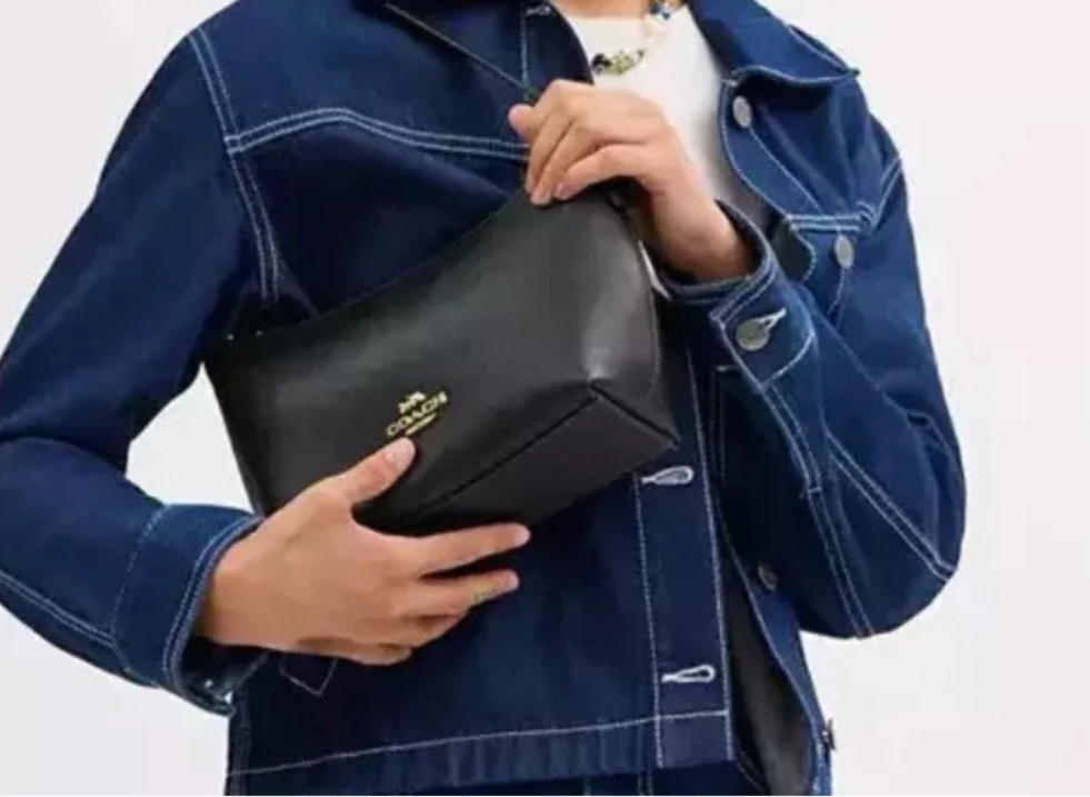 Coach Zip Top Shoulder Bag In Crossgrain Leather Gold/Black